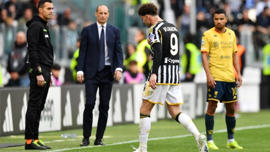 TURIN, ITALY - MARCH 17: Dusan Vlahovic of Juventus leaves the pitch after receiving a red card during the Serie A TIM match between Juventus and Genoa CFC at Allianz Stadium on March 17, 2024 in Turin, Italy. (Photo by Valerio Pennicino/Juventus FC via Getty Images)