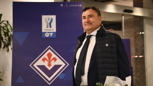 Foto Massimo Paolone/LaPresse 15 Gennaio 2024 - Riad, Arabia Saudita - sport, calcio - EA SPORTS FC Supercoppa italiana 2023/2024 - Arrivo a Riad della squadra ACF Fiorentina - Aeroporto privato Riad Nella foto: Joe Barone (ACF Fiorentina)   January 15, 2024 Riyadh, Saudi Arabia - sport, soccer - EA SPORTS FC Italian Supercup 2023/2024 - ACF Fiorentina team arrival in Riyadh - Riyadh private airport.  In the pic: Joe Barone (ACF Fiorentina)