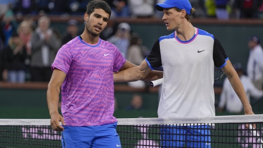 Carlos Alcaraz, of Spain, left, talks with Jannik Sinner, of Italy, after defeating him in a semifinal match at the BNP Paribas Open tennis tournament, Saturday, March 16, 2024, in Indian Wells, Calif. (AP Photo/Ryan Sun)