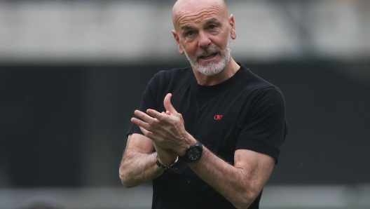 Milan's head coach Stefano Pioli gestures during the Italian Serie A soccer match Hellas Verona vs AC Milan at Bentegodi stadium in Verona, Italy, 17 March 2024. ANSA/SIMONE VENEZIA