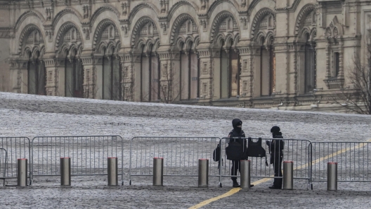 epa11240587 Russian policemen guard the closed entrance to the Red Square, following a terrorist attack on the Crocus City hall concert venue, in Moscow, Russia, 24 March 2024. Russia started a day of national mourning for the victims of the terrorist attack in Crocus City Hall in Krasnogorsk. On 22 March, a group of gunmen attacked the Crocus City Hall in the Moscow region, Russian emergency services said. According to the latest data from the Russian Investigative Committee, 152 people died and more than 100 were hospitalized. On the morning of 23 March, the director of the Russian FSB, Alexander Bortnikov, reported to Russian President Vladimir Putin about the detention of 11 people, including all four terrorists directly involved in the terrorist attack.  EPA/SERGEI ILNITSKY