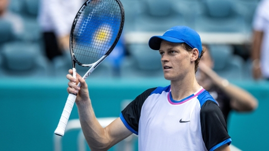 epa11241799 Jannik Sinner of Italy celebrates after winning his match against Tallon Griekspoor of the Netherlands during their round of 32 men's singles match at the 2024 Miami Open tennis tournament, in Miami, Florida, USA, 24 March 2024.  EPA/CRISTOBAL HERRERA-ULASHKEVICH