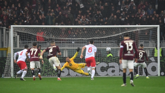 TURIN, ITALY - MARCH 30:  Antonio Sanabria of Torino FC scores his goal from the penalty spot during the Serie A TIM match between Torino FC and AC Monza at Stadio Olimpico di Torino on March 30, 2024 in Turin, Italy.  (Photo by Valerio Pennicino/Getty Images)