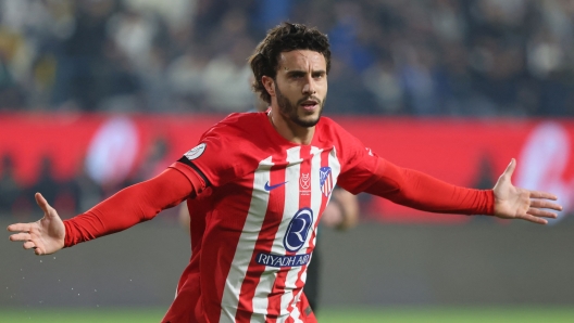 Atletico Madrid's Spanish defender #22 Mario Hermoso celebrates scoring his team's first goal during the Spanish Super Cup semi-final football match between Real Madrid and Atletico Madrid at the Al-Awwal Park Stadium in Riyadh, on January 10, 2024. (Photo by Fayez NURELDINE / AFP)