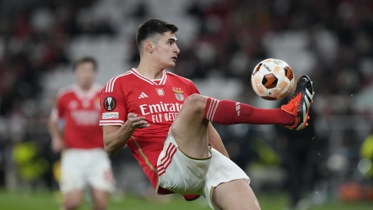 Benfica's Antonio Silva controls the ball during the Europa League round of 16, first leg, soccer match between SL Benfica and Rangers FC at the Luz stadium in Lisbon, Thursday, March 7, 2024. (AP Photo/Armando Franca)