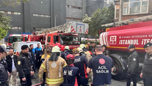 epa11255420 A handout picture provided by the Istanbul Fire Department shows, members of the Istanbul Fire Department try to control the fire at a nightclub in Istanbul, Turkey, 02 April 2024. Istanbul Mayor Ekrem Imamoglu announced in his statement that 16 people have died in the fire.  EPA/ISTANBUL FIRE DEPT. HANDOUT  HANDOUT EDITORIAL USE ONLY/NO SALES HANDOUT EDITORIAL USE ONLY/NO SALES