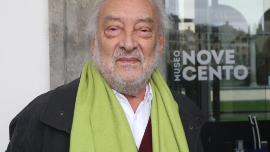 Gaetano Pesce, in una foto d'archivio senza data. ? morto Gaetano Pesce, il grande designer e artista, famoso per il progetto della poltrona Up. Aveva 84 anni  si  spento a New York. "? con il cuore pesante che annunciamo la scomparsa del visionario creatore Gaetano Pesce" dice un post del suo staff su Instagram. Nato a La Spezia nel 1939, Pesce aveva studiato architettura e disegno industriale a Venezia. Ha vissuto a Helsinki e Parigi e dal 1983 viveva negli Stati Uniti. ANSA/ CLAUDIO GIOVANNINI