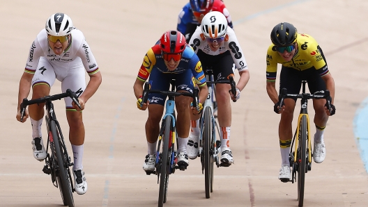 Paris Roubaix Femmes 2024 - 4th Edition - Denain - Roubaix 148,5 km - 06/04/2024 - Sprint - Lotte Kopecky (BEL - Team SD Worx) - Elisa Balsamo (ITA - Lidl - Trek) - Pfeiffer Georgi (GBR - Team dsm-firmenich PostNL) - photo Luca Bettini/SprintCyclingAgency?2024