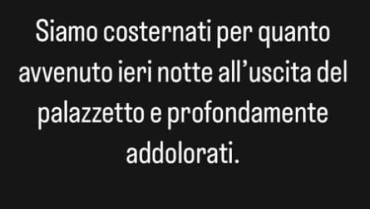 "Siamo costernati per quanto avvenuto ieri all'uscita del Palazzetto e profondamente addolorati. Siamo vicini a familiari delle persone coinvolte in questo momento difficile". Lo scrivono nelle stories su Instagram i Subsonica riferendosi a quanto avvenuto ieri a Firenze all'esterno del Mandela Forum alla fine del loro concerto, 12 aprile 2024. Secondo una ricostruzione della polizia c'è stato un diverbio poi degenerato in una colluttazione in cui uno spettatore, 47 anni, ha riportato gravi traumi alla testa cadendo. E' stato soccorso dal 118 e trasferito all'ospedale di Careggi dove poi è deceduto nella notte. INSTAGRAM SUBSONICA +++ ATTENZIONE LA FOTO NON PUO' ESSERE PUBBLICATA O RIPRODOTTA SENZA L'AUTORIZZAZIONE DELLA FONTE DI ORIGINE CUI SI RINVIA+++ NPK +++