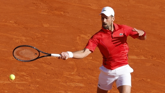 epa11274879 Novak Djokovic of Serbia in action during his quarter final match against Alex De Minaur of Australia at the ATP Monte Carlo Masters tennis tournament in Roquebrune Cap Martin, France, 12 April 2024.  EPA/SEBASTIEN NOGIER