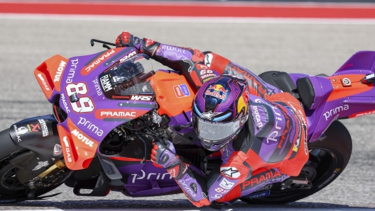 epa11275221 Spanish rider Jorge Martin of the Prima Pramac Racing Team in action during the first free practice session of the MotoGP category for the Motorcycling Grand Prix of The Americas at the Circuit of The Americas in Austin, Texas, USA, 12 April 2024.  EPA/ADAM DAVIS