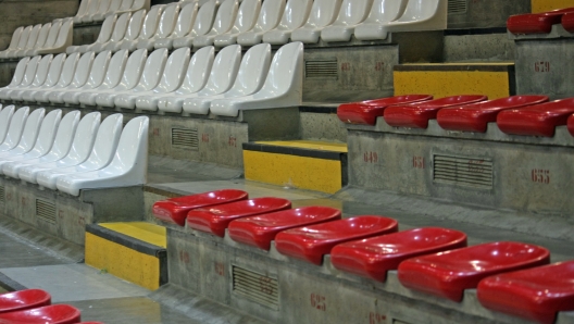 empty chairs in a palazzo dello sport before important basketball game