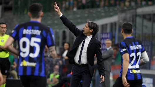 Inter Milans coach Simone Inzaghi reacts during the Italian serie A soccer match between Fc Inter  and Cagliari  at  Giuseppe Meazza stadium in Milan, 14 April 2024. ANSA / MATTEO BAZZI