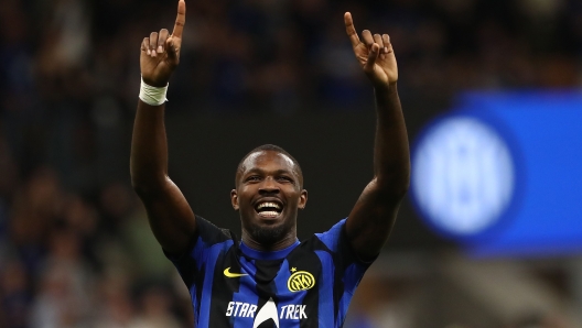 MILAN, ITALY - APRIL 14: Marcus Thuram of FC Internazionale celebrates after scoring his team's first goal during the Serie A TIM match between FC Internazionale and Cagliari at Stadio Giuseppe Meazza on April 14, 2024 in Milan, Italy. (Photo by Marco Luzzani/Getty Images)