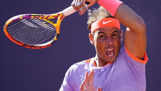 epaselect epa11282630 Rafael Nadal of Spain in action during his round of 64 match against Flavio Cobolli of Itlay at the ATP Barcelona Open tennis tournament in Barcelona, Catalonia, Spain, 16 April 2024.  EPA/Enric Fontcuberta