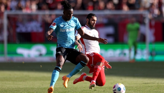 BERLIN, GERMANY - APRIL 06: Odilon Kossounou of Bayer Leverkusen and Aissa Laidouni of 1.FC Union Berlin battle for possession during the Bundesliga match between 1. FC Union Berlin and Bayer 04 Leverkusen at An der Alten Foersterei on April 06, 2024 in Berlin, Germany. (Photo by Maja Hitij/Getty Images) (Photo by Maja Hitij/Getty Images)