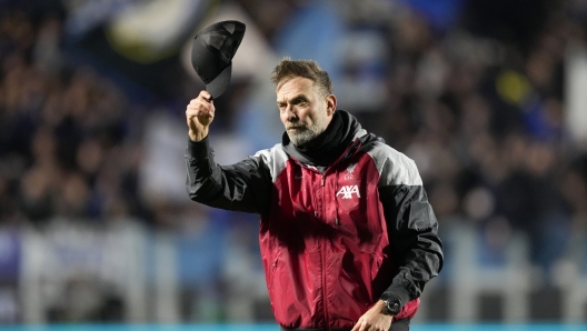 Liverpool's manager Jurgen Klopp takes his hat off to Liverpool supporters at the end of the Europa League quarterfinal, second leg, soccer match between Atalanta and Liverpool at the Stadio di Bergamo, in Bergamo, Italy, Thursday, April 18, 2024. Atalanta won 1-0 and advances to the semifinals. (AP Photo/Antonio Calanni)