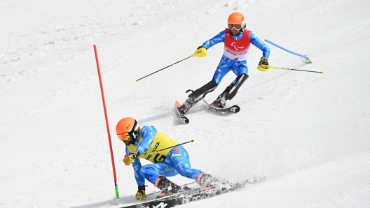 (220313) -- BEIJING, March 13, 2022 (Xinhua) -- Giacomo Bertagnolli (top) of Italy and his guide Andrea Ravelli react during the para alpine skiing Men's Slalom Vision Impaired of Beijing 2022 Winter Paralympic Games at National Alpine Skiing Centre in Yanqing District, Beijing, capital of China, March 13, 2022. (Xinhua/Sun Fei) (Photo by Sun Fei / XINHUA / Xinhua via AFP)