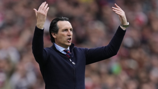 Aston Villa's head coach Unai Emery gestures during the English Premier League soccer match between Arsenal and Aston Villa at the Emirates stadium in London, Sunday, April 14, 2024. (AP Photo/Kirsty Wigglesworth)