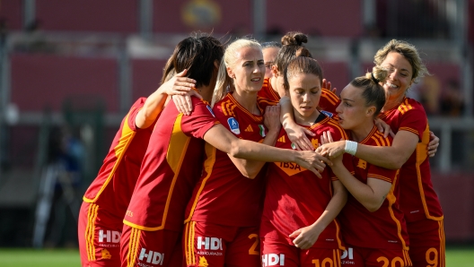 ROME, ITALY - MARCH 23: Manuela Giugliano of AS Roma celebrates after scoring the second goal for her team during the Serie A femminile match between AS Roma and US Sassuolo at Stadio Tre Fontane on March 23, 2024 in Rome, Italy (Photo by Fabio Rossi/AS Roma via Getty Images)