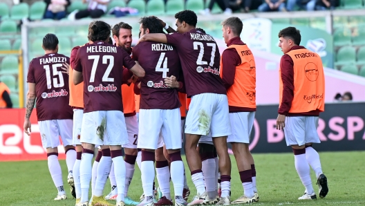 Foto Giovanni Isolino/LaPresse 27 Aprile 2024 Palermo, Italia - sport - calcio - Palermo vs Reggiana - Campionato di calcio Serie B 2023/2024 - Stadio Renzo Barbera. Nella foto: esultanza goal 2-1  ROZZIO PAOLO   April 27, 2024 Palermo, Italy - sport - soccer - Palermo vs Reggiana - Italian Football Championship League B 2023/2024 - Renzo Barbera stadium. In the pic:celebrates after scoring the 2-1 goal  ROZZIO PAOLO