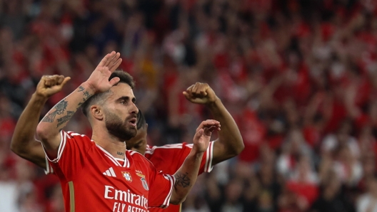 epa11273578 Benfica player Rafa Silva celebrates after scoring a goal during the UEFA Europe League quarter-final first leg soccer match between Benfica and Olympique de Marseille held at Luz Stadium, in Lisbon, Portugal, 11 April 2024.  EPA/MANUEL DE ALMEIDA