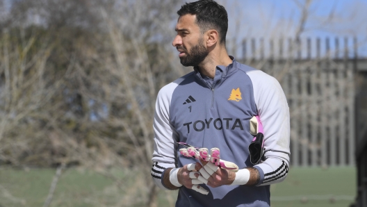 ROME, ITALY - MARCH 12: AS Roma player Rui Patricio during a training session at Centro Sportivo Fulvio Bernardini on March 12, 2024 in Rome, Italy. (Photo by Luciano Rossi/AS Roma via Getty Images)