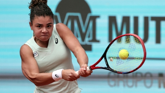 Italys Jasmine Paolini returns the ball to Frances Caroline Garcia during the third round of the 2024 ATP Tour Madrid Open tournament tennis match at Caja Magica in Madrid on April 28, 2024. (Photo by Thomas COEX / AFP)