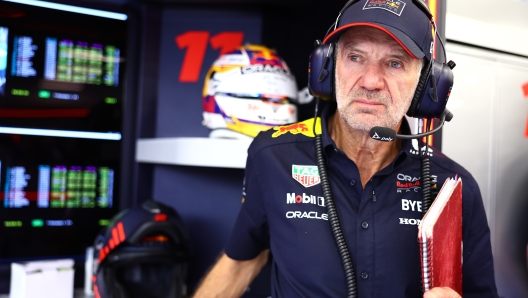 JEDDAH, SAUDI ARABIA - MARCH 07: Adrian Newey, the Chief Technical Officer of Oracle Red Bull Racing looks on in the garage during practice ahead of the F1 Grand Prix of Saudi Arabia at Jeddah Corniche Circuit on March 07, 2024 in Jeddah, Saudi Arabia. (Photo by Mark Thompson/Getty Images)