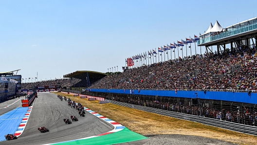 I piloti della MotoGP in azione sul tracciato olandese