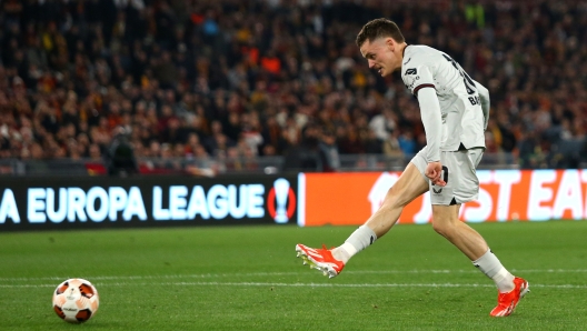 ROME, ITALY - MAY 02: Florian Wirtz of Bayer Leverkusen scores his team's first goal during the UEFA Europa League 2023/24 Semi-Final first leg match between AS Roma and Bayer 04 Leverkusen at Stadio Olimpico on May 02, 2024 in Rome, Italy. (Photo by Paolo Bruno/Getty Images)