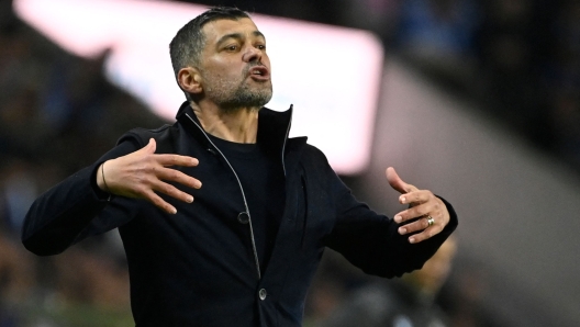 FC Porto's Portuguese coach Sergio Conceicao reacts during the Portuguese League football match between FC Porto and SL Benfica at the Dragao stadium in Porto, on March 3, 2024. (Photo by MIGUEL RIOPA / AFP)