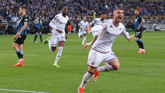 BRUGES, BELGIUM - MAY 08: Lucas Beltran of ACF Fiorentina celebrates scoring his team's first goal from a penalty kick during the UEFA Europa Conference League 2023/24 Semi-Final second leg match between Club Brugge and ACF Fiorentina at Jan Breydelstadion on May 08, 2024 in Bruges, Belgium. (Photo by Dean Mouhtaropoulos/Getty Images)