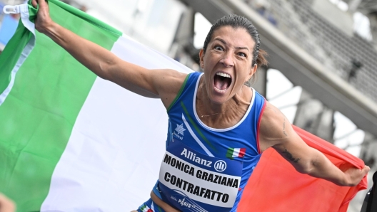 Monica Contrafatto al termine dei 100 metri T63 ai Mondiali di Atletica Paralimpica a Parigi, 13 luglio 2023. Ambra Sabatini, Martina Caironi e Monica Contrafatto dopo Tokyo, conquistano anche tutto il podio dei Mondiali di atletica leggera di Parigi nei 100 metri T63. ANSA/ AUGUSTO BIZZI/ FISPES +++ ANSA PROVIDES ACCESS TO THIS HANDOUT PHOTO TO BE USED SOLELY TO ILLUSTRATE NEWS REPORTING OR COMMENTARY ON THE FACTS OR EVENTS DEPICTED IN THIS IMAGE; NO ARCHIVING; NO LICENSING +++ NPK +++