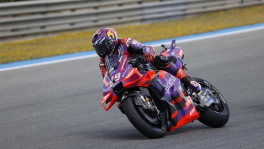 epa11306564 MotoGP Spanish rider Jorge Martin (Prima Pramac Racing) during the Motorcycling Moto2 Grand Prix of Spain at the Jerez-Angel Nieto circuit in Jerez de la Frontera (Cadiz), Spain, 28 April 2024.  EPA/Roman Rios