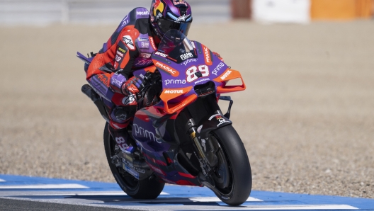 JEREZ DE LA FRONTERA, SPAIN - APRIL 29: Jorge Martin of Spain and Prima Pramac Racingheads down a straight during the Jerez MotoGP Official Test on April 29, 2024 in Jerez de la Frontera, Spain. (Photo by Mirco Lazzari gp/Getty Images)