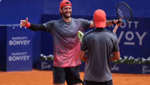 epa11164682 Simone Bolelli and Andrea Vavassori of Italy celebrate winning against against Marcel Granollers of Spain and Horacio Zeballos of Argentina during the Men's doubles final of the IEB Argentina Open tournament in Buenos Aires, Argentina, 18 February 2024.  EPA/Luciano Gonzalez