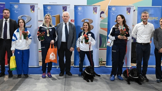 La premiazione di spada femminile non vedentiv