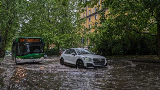 Maltempo a Milano , allagamenti in viale Elvezia - Mercoledì 15 Maggio 2024  (Foto Claudio Furlan/Lapresse)    Bad weather in Milan , flooding in Viale Elvezia - Wednesday, May 15, 2024  (Photo Claudio Furlan/Lapresse)     - maltempo milano - fotografo: furlan