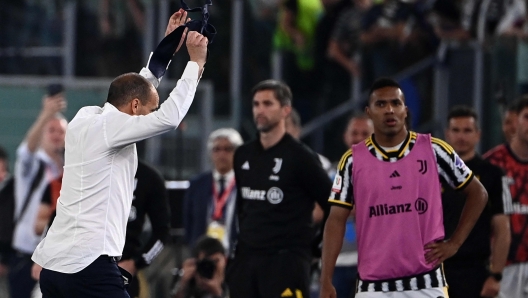 Juventus' Italian coach Massimiliano Allegri leaves the pitch after being expelled during the Italian Cup Final between Atalanta and Juventus at the Olympic stadium in Rome on May 15, 2024. (Photo by Isabella BONOTTO / AFP)