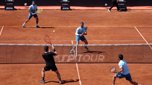 ROME, ITALY - MAY 16: Wesley Koolhof of the Netherlands and Nikola Mektic of Croatia play against Simone Bolelli of Italy and Andrea Vavassori of Italy during the Men's Doubles Quarterfinals on Day Eleven of the Internazionali BNL D'Italia 2024 at Foro Italico on May 16, 2024 in Rome, Italy.  (Photo by Dan Istitene/Getty Images)