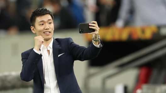 epa08609797 Inter president Steven Zhang celebrates winning the UEFA Europa League semi final match between Inter Milan and Shakhtar Donetsk in Duesseldorf, Germany, 17 August 2020.  EPA/LARS BARON / POOL