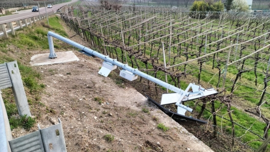 "Fleximan" in azione anche in Trentino. Durante la notte qualcuno, utilizzando probabilmente una sega circolare, ha segato il palo di sostegno dell'autovelox installato tra Mori ed Isera. L'impianto, dotato anche di telecamera, era stato installato il 7 febbraio sulla provinciale Destra Adige della Vallagarina e tarato su un limite di 70 all'ora. Dei rilievi si è occupata a Polizia locale. Si tratta del primo caso in Trentino in stile "Fleximan" anche se un precedente risale allo scorso gennaio, quando qualcuno aveva tagliato l'alimentazione a due semafori a Nogaredo.  ANSA/NPK