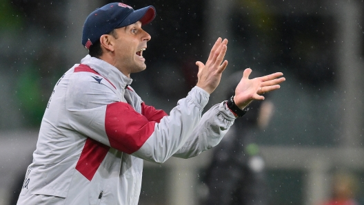 Bologna coach Thiago Motta gesture during the italian Serie A soccer match Torino FC vs Bologna FC at the Olimpico Grande Torino Stadium in Turin, Italy, 3 May 2024 ANSA/ALESSANDRO DI MARCO