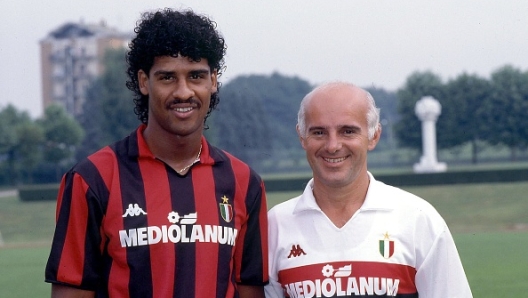 Frank Rijkaard and Arrigo Sacchi head coach of AC Milan pose for photo during the Serie A 1988-89, Italy. (Photo by Alessandro Sabattini/Getty Images