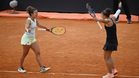 Sara Errani (R) and Jasmine Paolini (L) of Italy, celebtrate after winning the women's double final against Coco Gauff of USA and Erin Routliffe of New Zealand (not pictured) at the Italian Open tennis tournament in Rome, Italy, 19 May 2024. ANSA/ALESSANDRO DI MEO