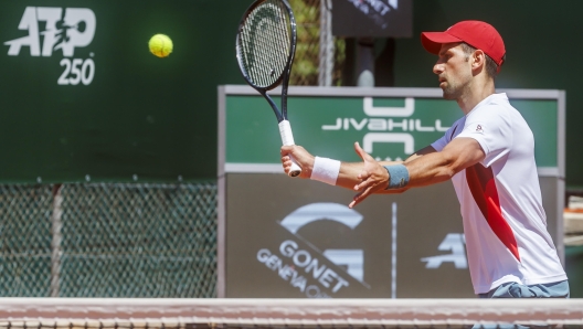 epa11357808 Novak Djokovic of Serbia in action during a training session at the ATP Geneva Open tennis tournament in Geneva, Switzerland, 21 May 2024.  EPA/SALVATORE DI NOLFI