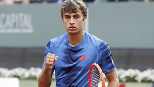 Italy's Flavio Cobolli reacts during a ATP 250 Geneva Open tennis tournament, round of sixteen, match against Ben Shelton, of  the United States, in Geneva, Switzerland, Tuesday, May 21, 2024. (Salvatore Di Nolfi/Keystone via AP)