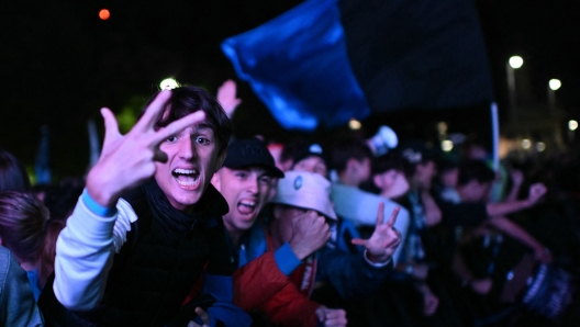 Atalanta's fans react as they watch on a giant screen the UEFA Europa League final football match between Atalanta BC and Bayer Leverkusen, which is being played in Dublin, in Bergamo on May 22, 2024. (Photo by MARCO BERTORELLO / AFP)