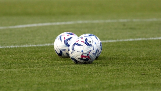 CAGLIARI, ITALY - MAY 23:  A general view of match balls on the pitch prior to  he Serie A TIM match between Cagliari and ACF Fiorentina - Serie A TIM  at Sardegna Arena on May 23, 2024 in Cagliari, Italy. (Photo by Enrico Locci/Getty Images)